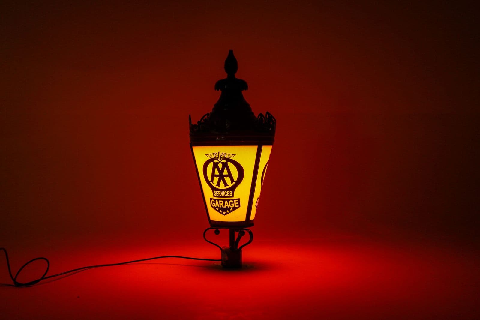 AA Services Lamp Round - Illuminated in dark